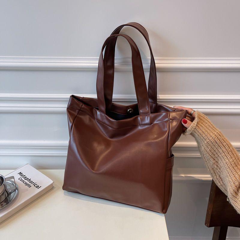 

Retro Design Tote: 2025 Trendy, Large-Capacity Autumn Shoulder Bag with Textured Finish. кофейный