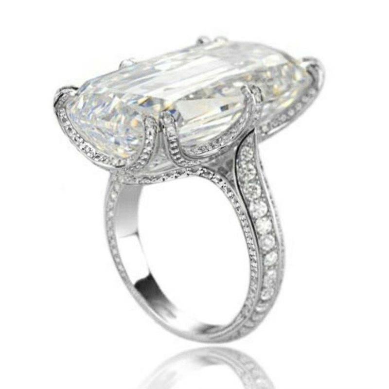 2026 Inlaid Oval Pigeon Egg Cube Zirconia Ring, Fashionable and Personalized Platinum Engagement High-quality Jewelry