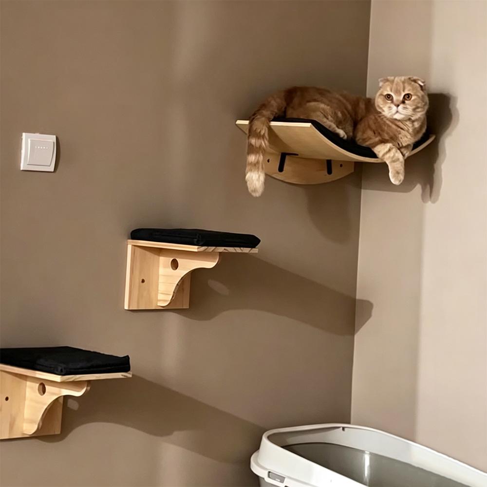 Wall Mounted Wooden Cat Shelves Cat Climbing Perch with Cushion Cat Wall Furniture Scratching Post for Indoor Cats Climbing