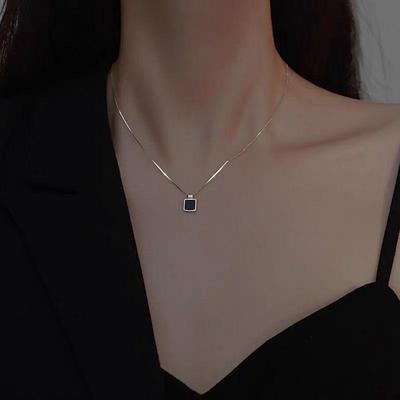 Quadratisches Anhänger-Halskette Modische und stilvolle Halskette, Colliers, Damen-Charme, transparenter Anhänger-Halskette, Party-Schmuck-Geschenk