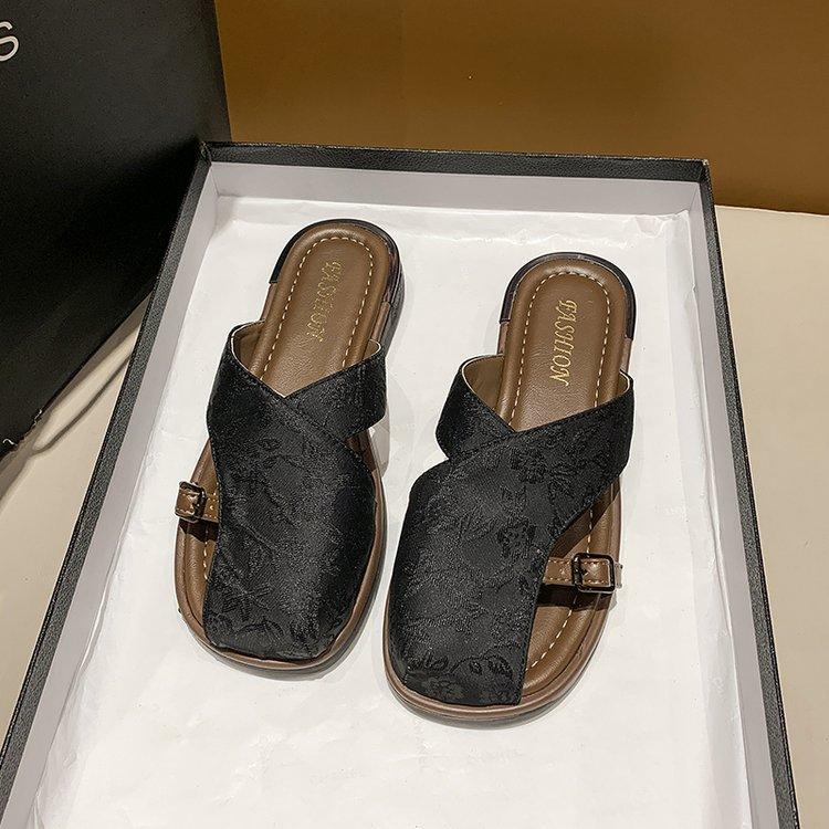 Roman half slippers women's summer breathable Chinese style new small hollow with skirt outer bag head slippers