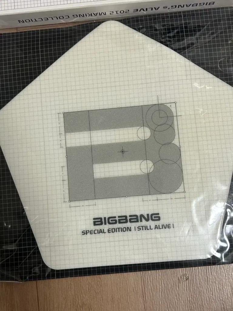 (Cadou pad mouse) Big Bang Alive 2012 Colecție Making of Folosit