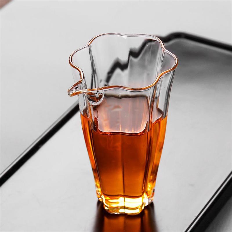 Japanese style Flower Shape Glass Tea Pitcher Heat Resistant Sharing Glass Tea Cup Fair Cup Chahai Kungfu Tea Set Accessories