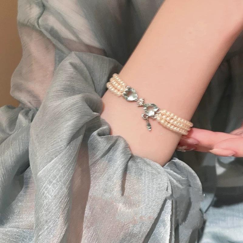 French Temperament Multi-Layer Pearl Butterfly Bracelet Women Niche Design Simple Versatile Splicing Chain Banquet Jewelry Gift