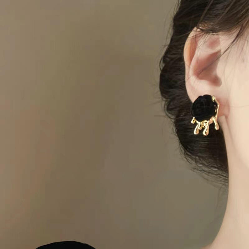 Vintage Sweet Cool Velvet Rose Drop Earrings for Women Ladies French Style Flowers Stud Earrings Wedding Jewelry Accessories