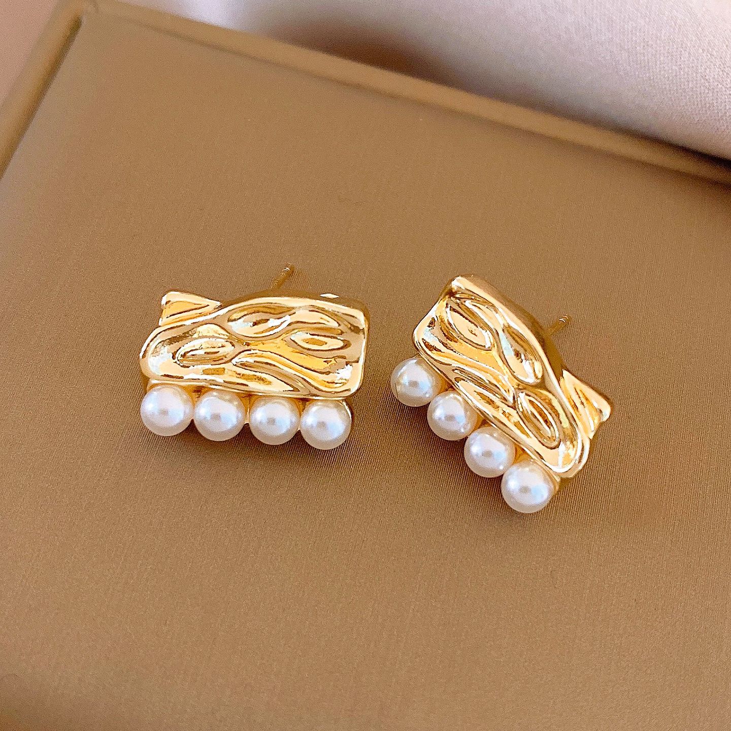 Французские простые плиссированные квадратные жемчужные серьги-гвоздики модные серьги с индивидуальностью и характером для женщин