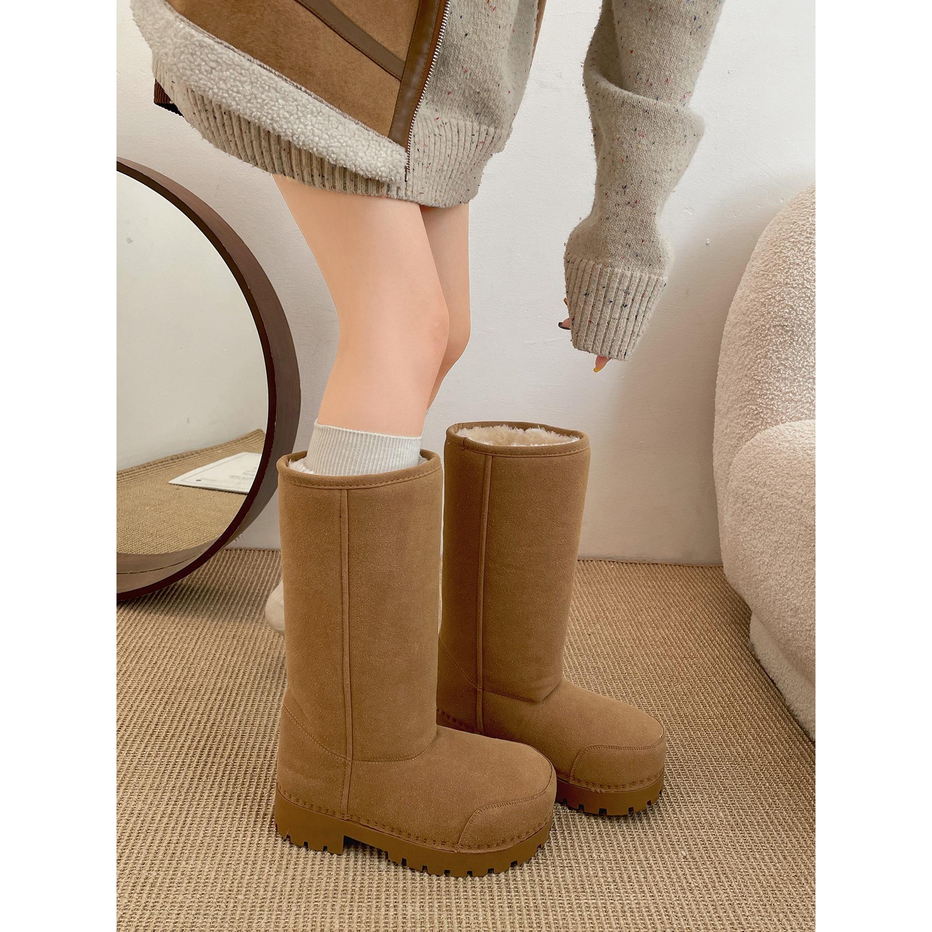 

Brown velvet thickened thick-soled long-tube snow boots winter Northeast thermal cotton shoes 42 коричневий