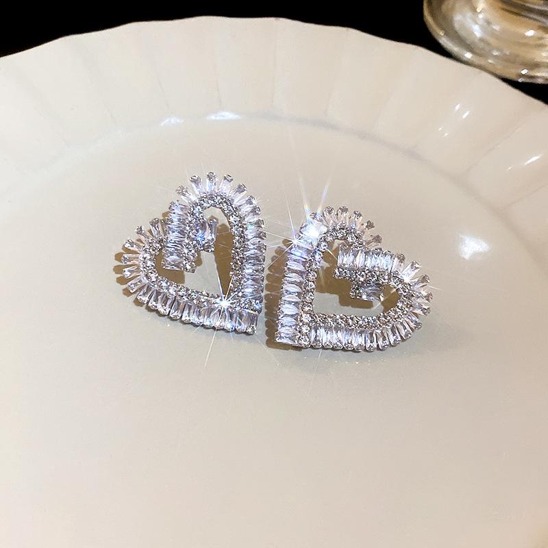 

Silver Needle European and American Fashion Zircon Love Earrings Light Luxury Niche Versatile Earrings Temperament Advanced Earrings Women