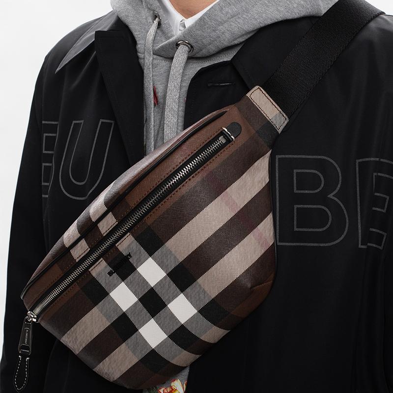 Burberry Borsa a tracolla pettorale in tela ecologica a quadri scuri da uomo Marrone Noce Scuro 80365591