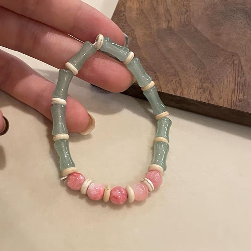 

Браслет клубнично-молочного розового цвета: Милая игрушка-вертушка из персидского жадеита ручной работы