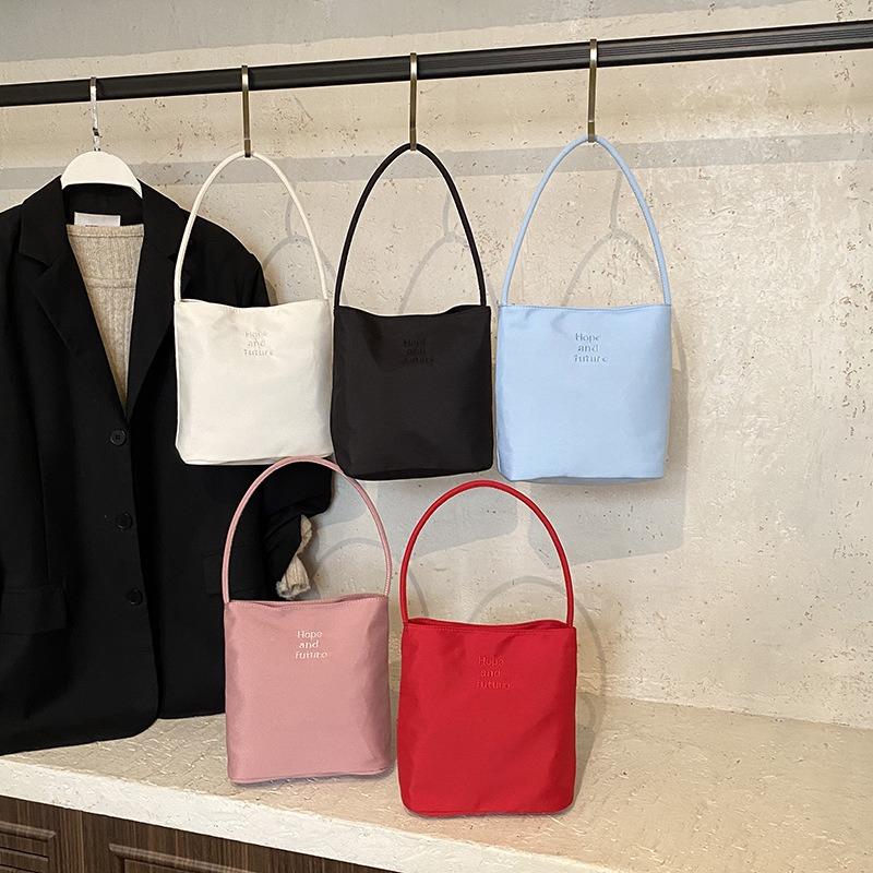 New Handbag, New Fashionable and Versatile, Simple and Lightweight, Commuting To Work, Embroidered Underarm Bucket Bag