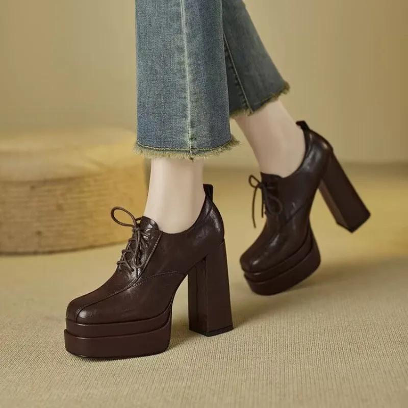 Lackleder Blockabsatz Einzelne Schuhe Frühling Herbst 2026 Neue High Heels Schnürung Plateau-Schuhe für Damen