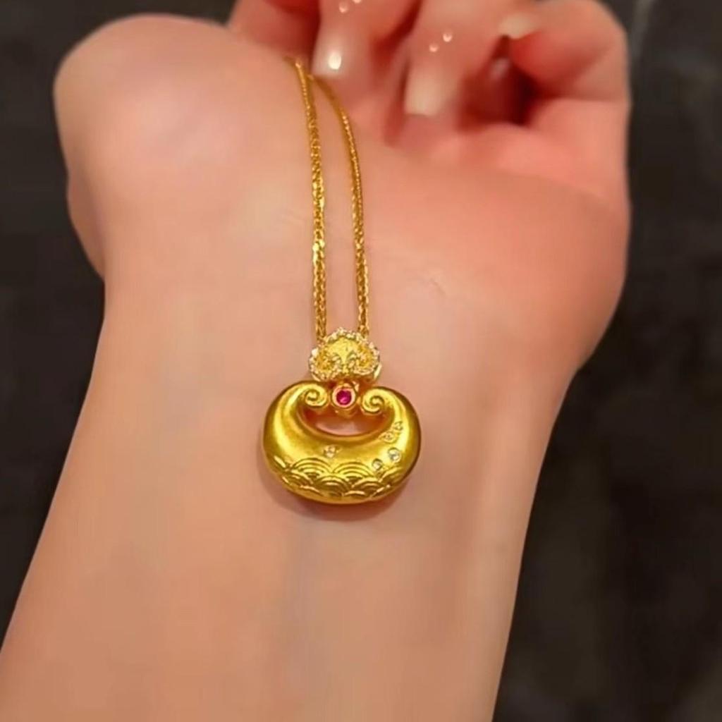 Colar com Pingente Cadeado Ruyi de Lótus Dourado - Corrente para Suéter Estilo Chinês Retro