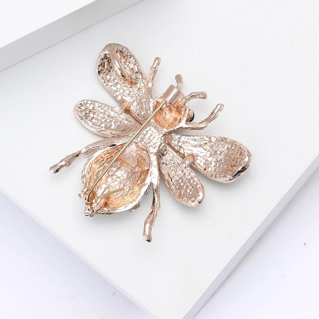 Simple Temperament Alloy Rhinestone Bee Brooch Cartoon Versatile Women'S Sweater Coat Corsage Jewelry Pin