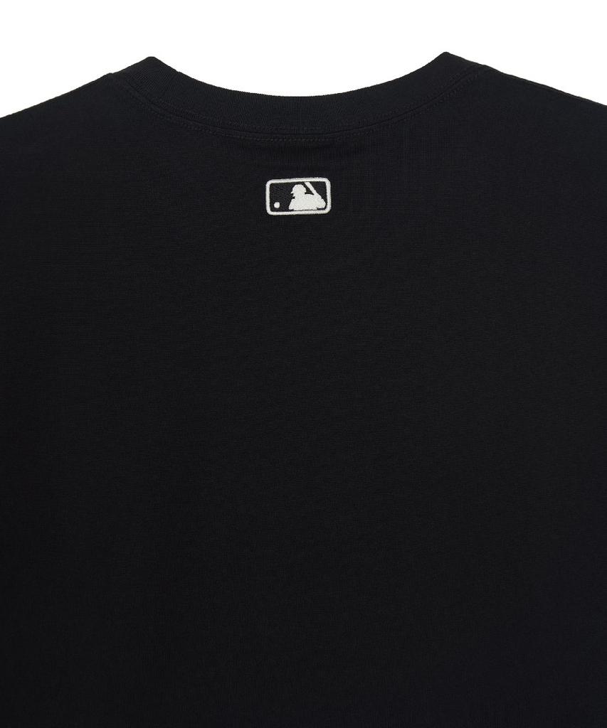 Emelbi Serif Lettering Semi-Oversized Short Sleeve T-Shirt La (Black)
