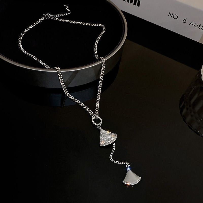 

New fan zircon ginkgo necklace women s geometric niche design sense fashion temperament Internet celebrity high sense sweater chain