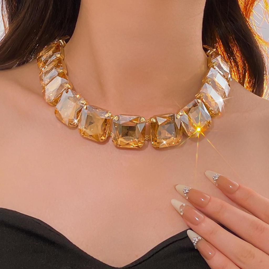 Exquisite Rhinestone Square Necklace & Earrings Set with Niche Design