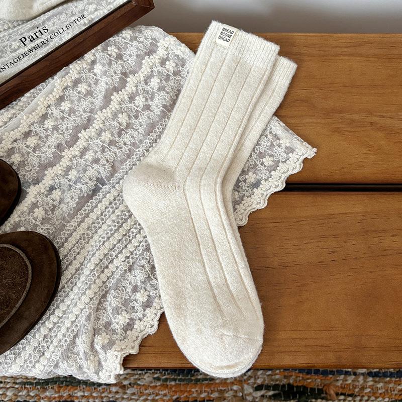 

Woolen Socks for Women in Autumn and Winter Maillard Vertical Mid-calf Socks with Fabric Labels for Warmth Long Pile Socks