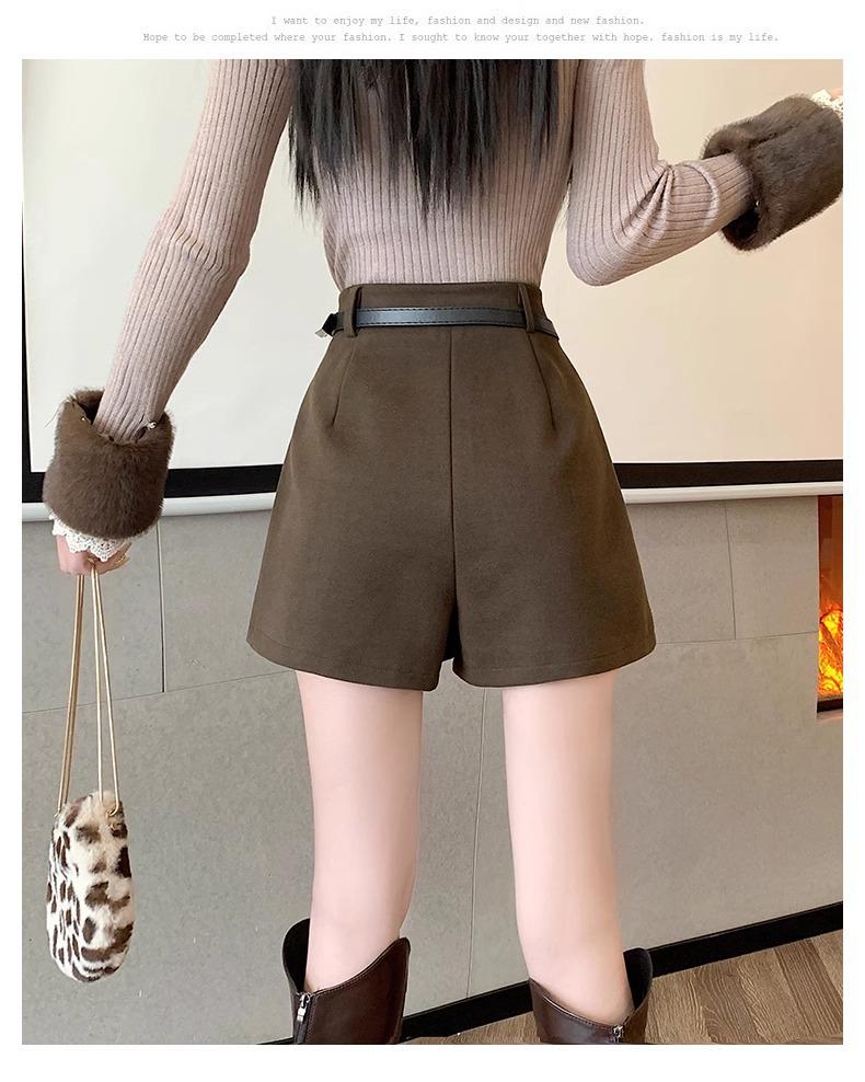 Women's 2024 High-Waist Khaki Woolen Pleated A-Line Shorts for Autumn/Winter