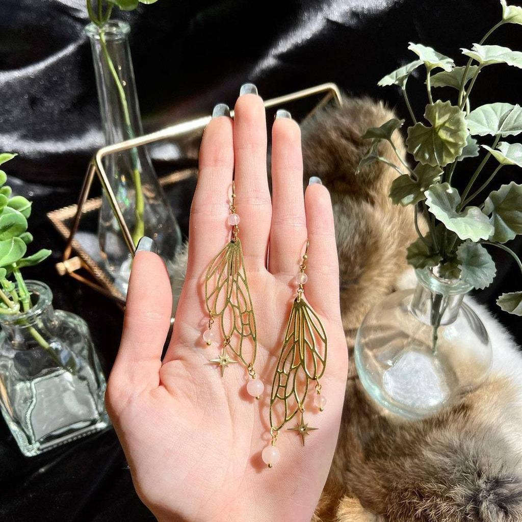 Feenflügel-Ohrringe: Rosenquarz & Libellen-Design