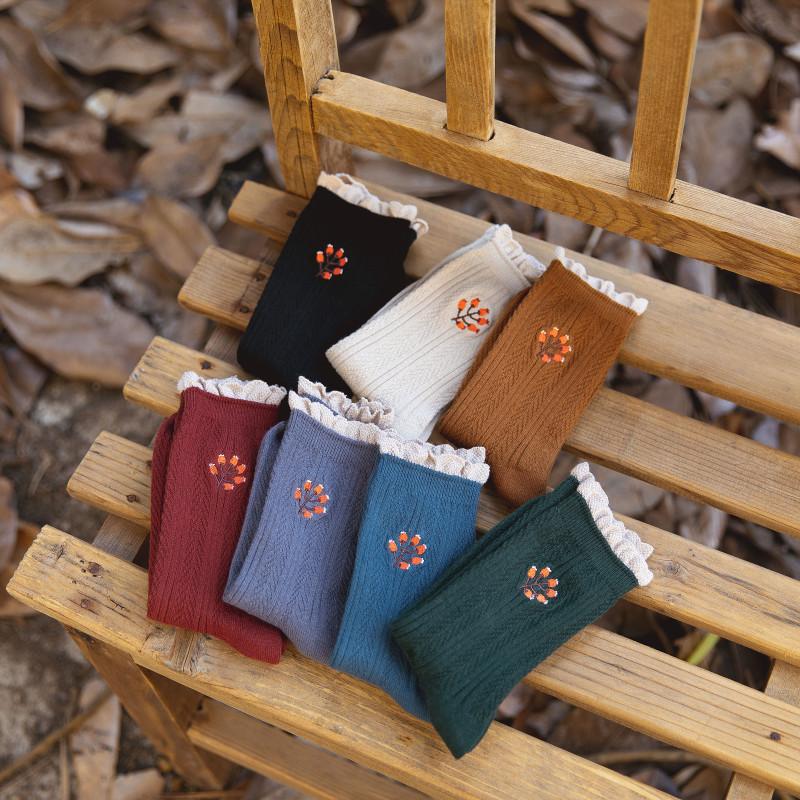 Flower Embroidered Middle Tube Socks Women Autumn Winter Fashion Harajuku Vintage Cotton Long Socks Japanese Kawaii Ruffle Socks