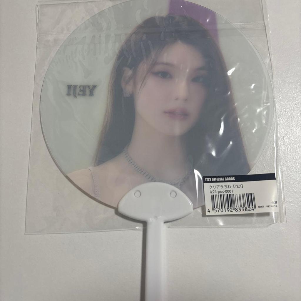 [USED] ITZY JYP popup Yeji clear fan