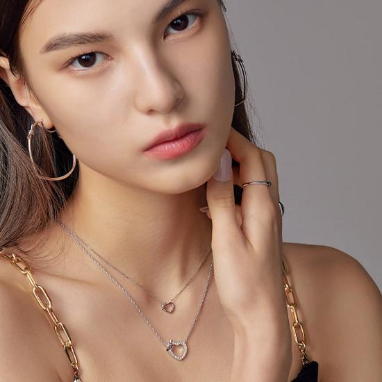 METROCITY JEWELRY Cuore Sterling Silver White Earrings A231SE0003WPQ