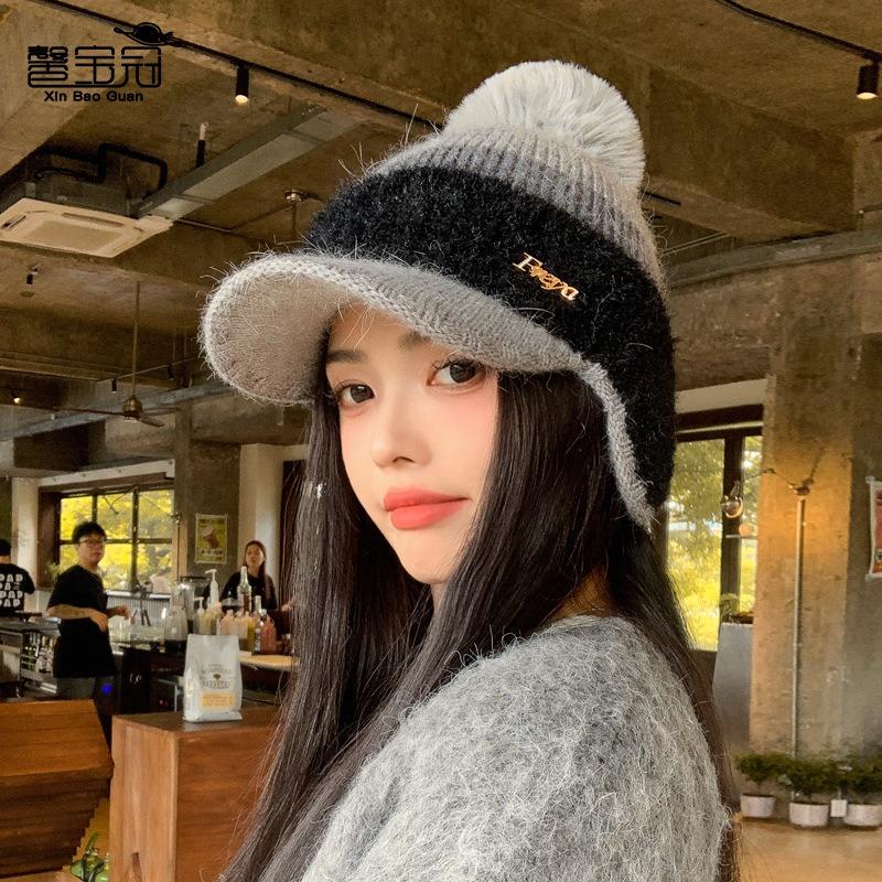 Winterohrenklappe Kindergesicht Entenzunge Baseballkappe Plüschplüschball Verdickte warme gestrickte Wollmütze