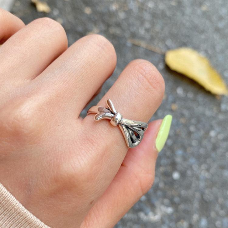 

Retro Korean Silver-Plated Bow Knot Ring - Women s Fashionable Exquisite Design