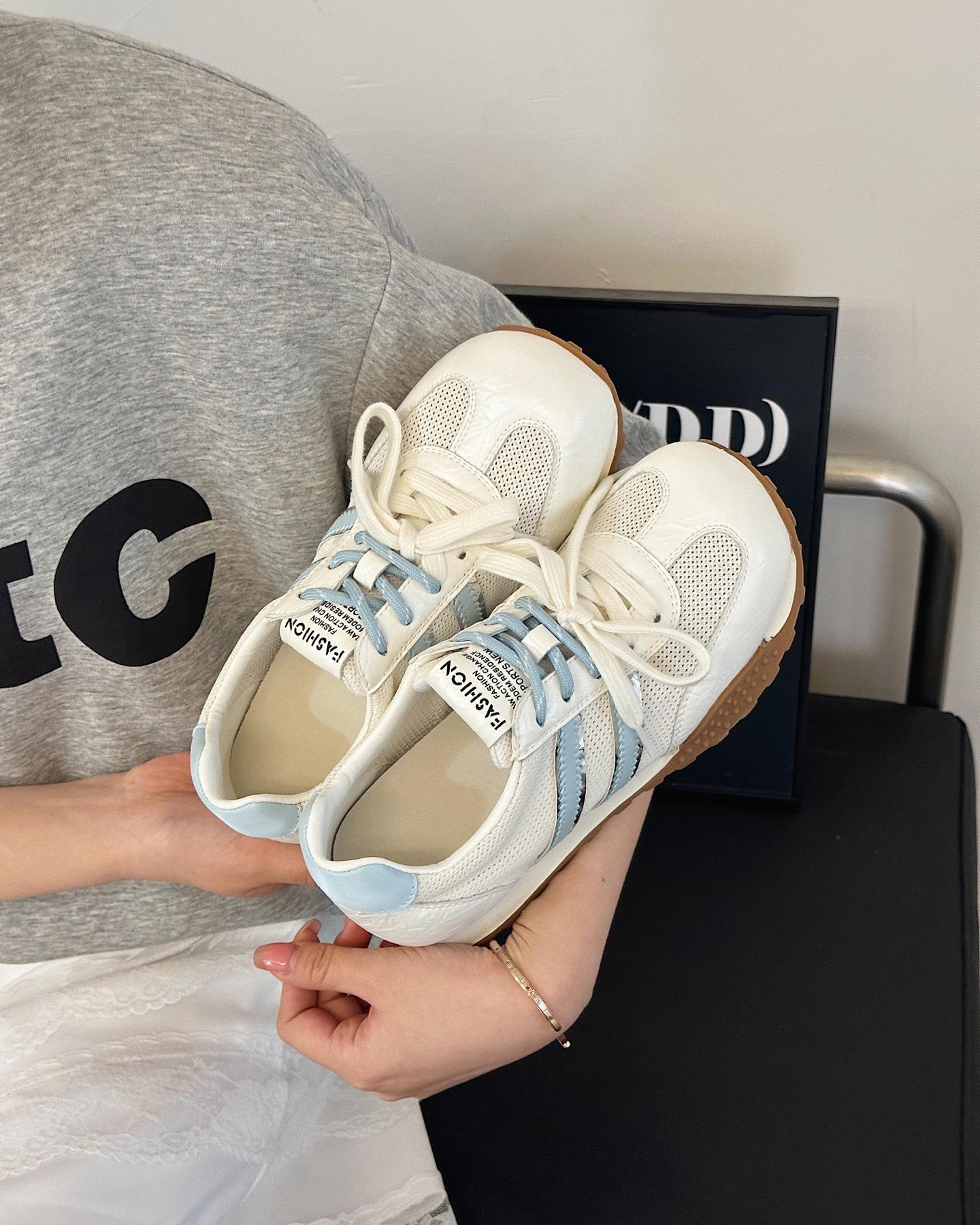 

Кожаные немецкие тренировочные туфли, кеды, женские, 2025, новые, на плоской подошве, с мягкой подошвой, белые туфли, повседневные, спортивные, подчеркивающие стопу, маленькие, одинарные туфли Форрест Гамп 40