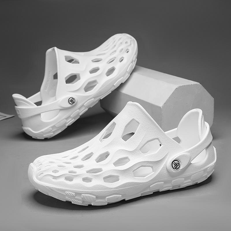 Módní prodyšné pánské sandály EVA lehké plážové pantofle pánské letní nové vnitřní venkovní děrované boty ležérní zahradní ploché pantofle