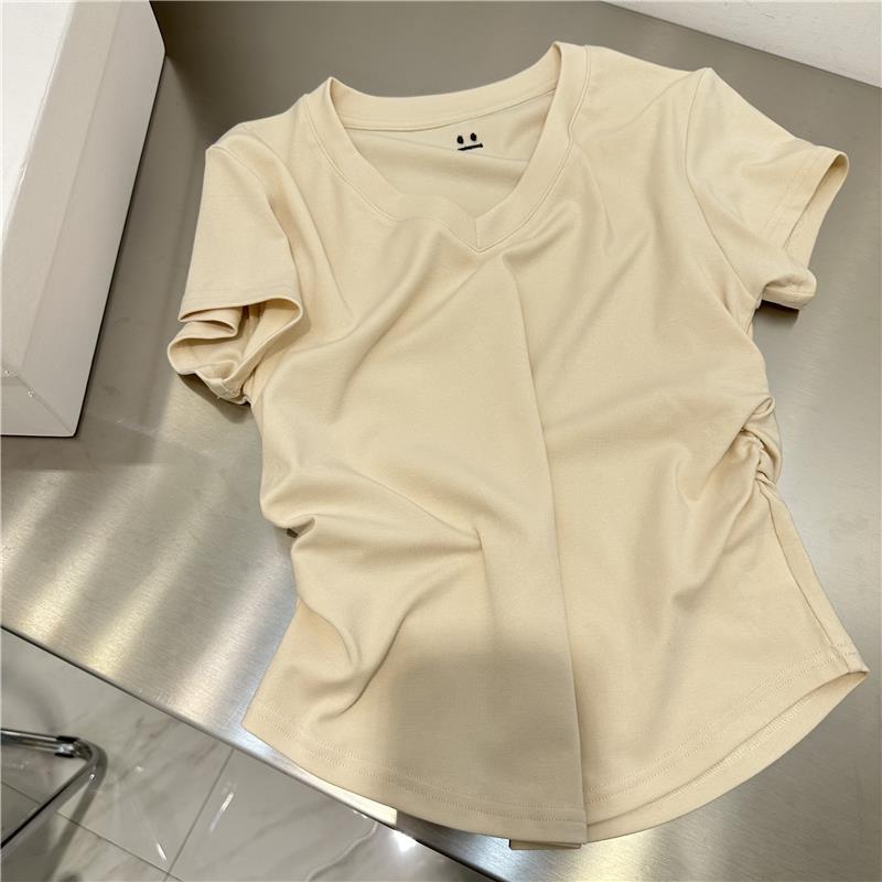 

Женская летняя футболка с вышитым смайликом и V-образным вырезом, короткие рукава, плиссированная талия, облегающий крой, универсальный дизайн для миниатюрных фигур L бежевый