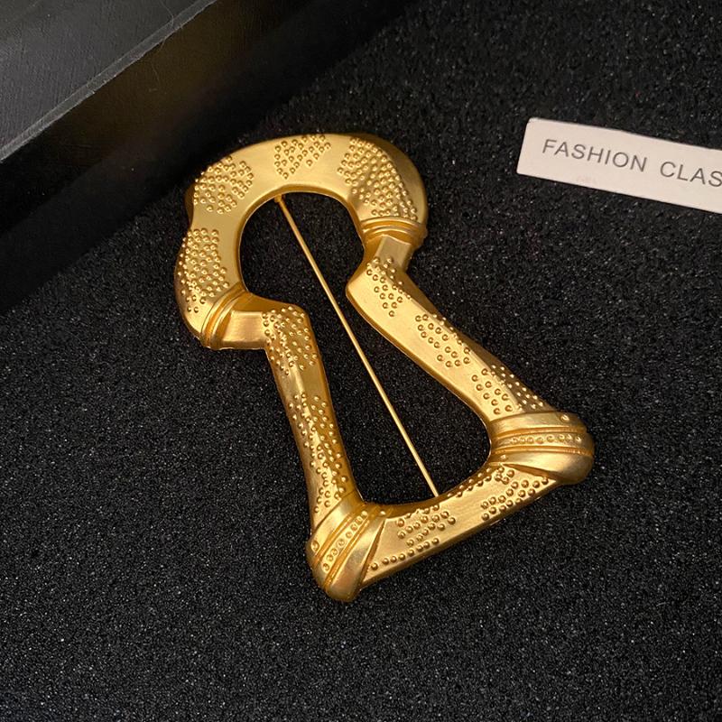 Elegant Hollow Keyhole Brooch For Women Trendy Fashion Jewelry Gift Commute Party Daily Wear Accessories