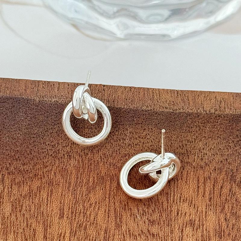Geometric Twisted Circle Stud Earrings – Versatile Retro Elegant Women's Jewelry