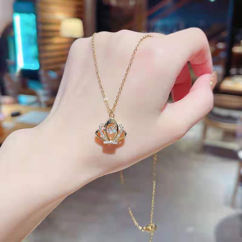 Crown Necklace Women'S Light Luxury Copper Plating Slightly Inlaid Diamond Wind Does Not Fade, Simple Temperament Model For Friends