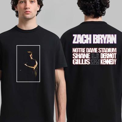 Zach Bryan Na Żywo na Stadionie Notre Dame 6 września 2025 Zielony T-shirt z Logo Fighting Irish