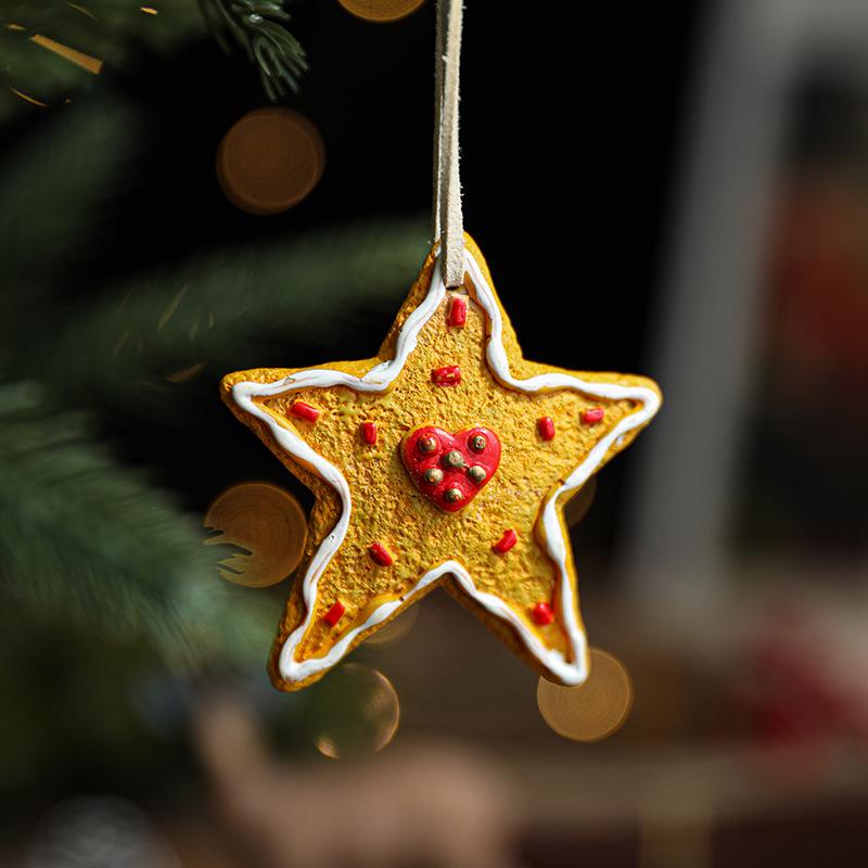 Retro Hand-Painted Resin Christmas Ornaments: Snowflake, Heart, and Star Decor.
