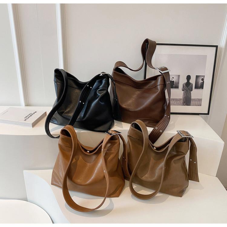 Ielgy Texture Underarm Bag Trendy Retro Casual Large-Capacity Commuter Shoulder Tote Bag