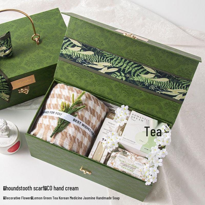 

Подарочный зимний набор Three Dolphins AQ One Size