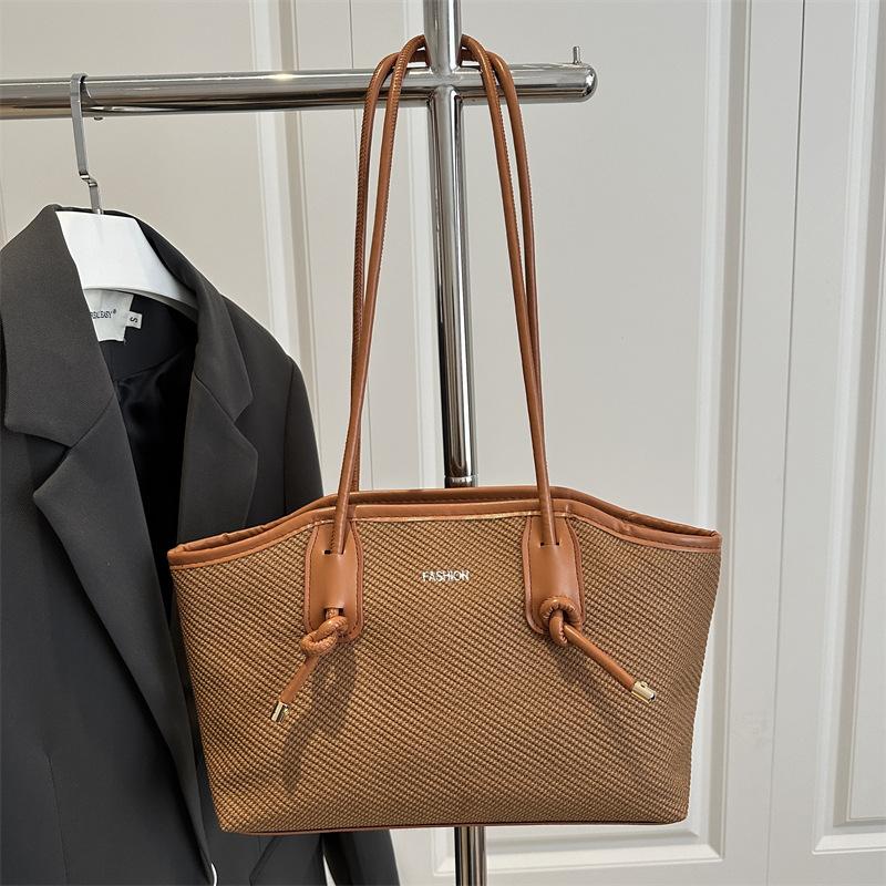 

Корейская версия повседневной женской сумки через плечо 2025 новая ретро высококлассная сумка-тоут модная вместительная сумка для работы коричневый