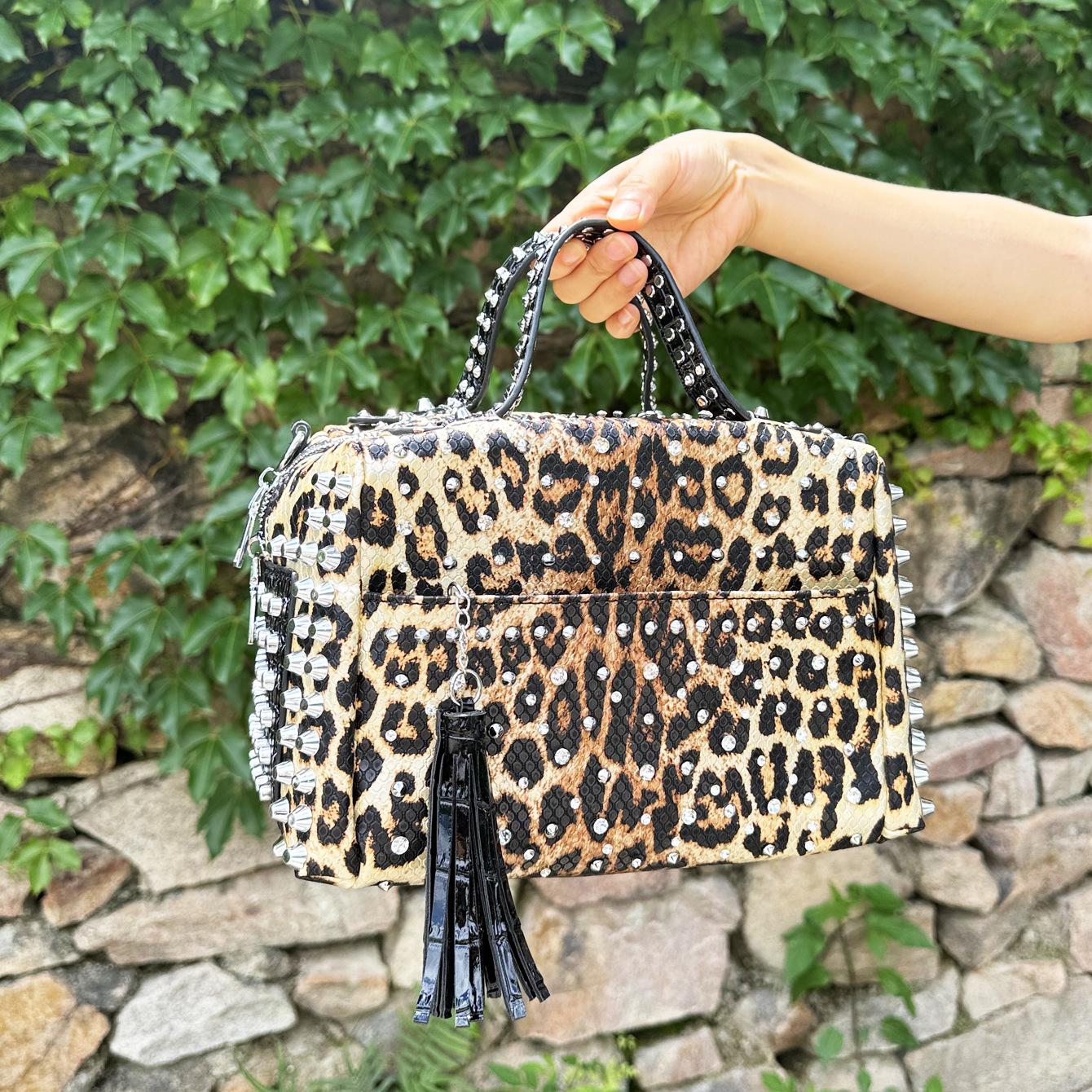 

Bag Leopard print rivet bag European and American women s shoulder messenger bag foreign trade portable large-capacity bag 26*14*16cm