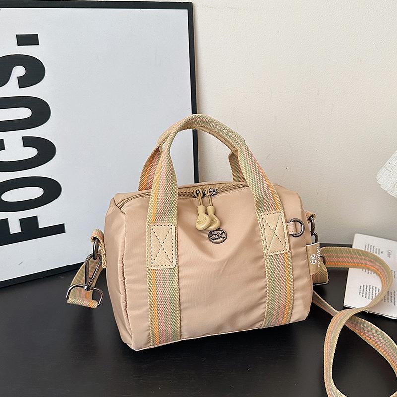 2025 fashion trend personalized shoulder messenger bag casual simple new bag autumn and winter women's small square bag