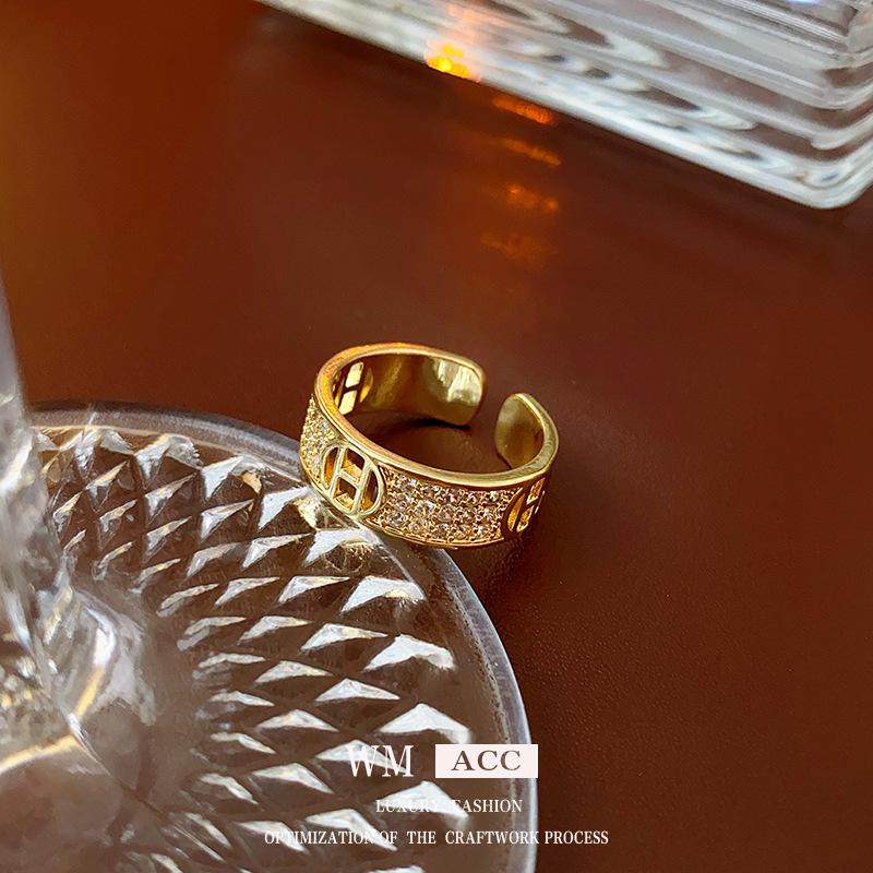 

Настоящее золото с гальваническим покрытием из циркона, металлическое открытое кольцо с буквами, персонализированное универсальное кольцо на палец, модное легкое роскошное новое изделие ручной работы для женщин