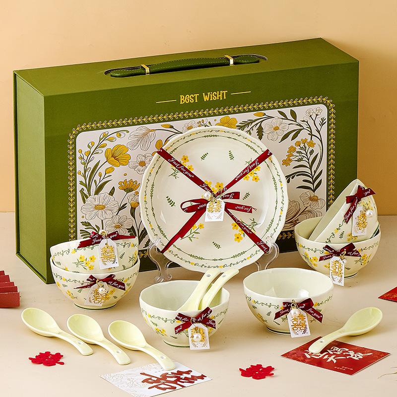 Luxury Ceramic Tableware Gift Set - Elegant, Durable, Perfect for Housewarming, Ceremonies, or Dining Table.