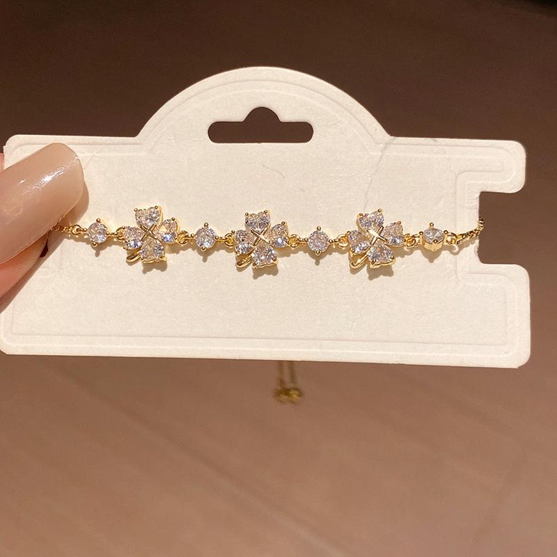 Elegant Gold-Plated Zircon Flower Bracelet: High-End, Versatile, Fashionable Jewelry