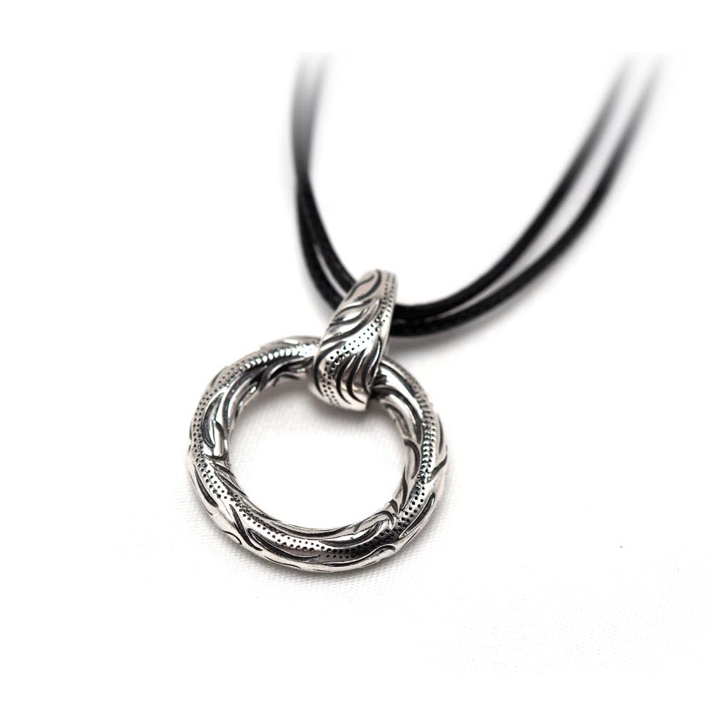 

Подвеска SPSN916 Гавайский круг Серебряная 925 Тонкая кожаная цепочка [Spirit316] Мужская (Гавайское кольцо)