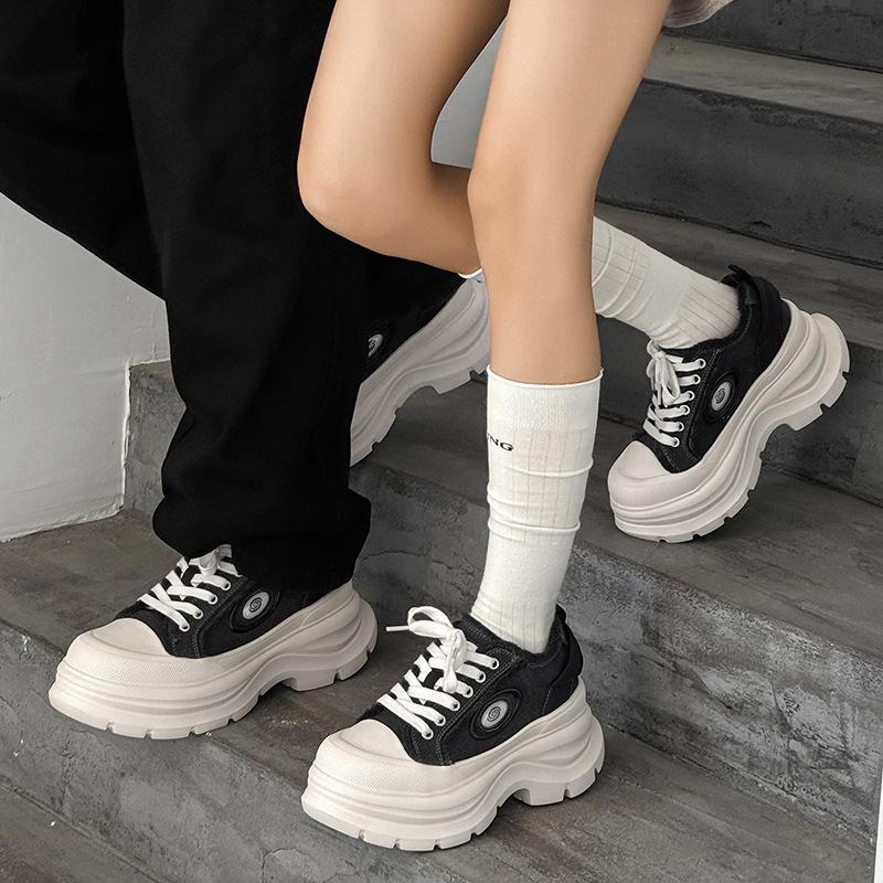 Sapatos de lona pretos antigos com sola grossa para aumentar a altura, sapatos muffin simples de alta qualidade, sapatos casuais com borda áspera retrô