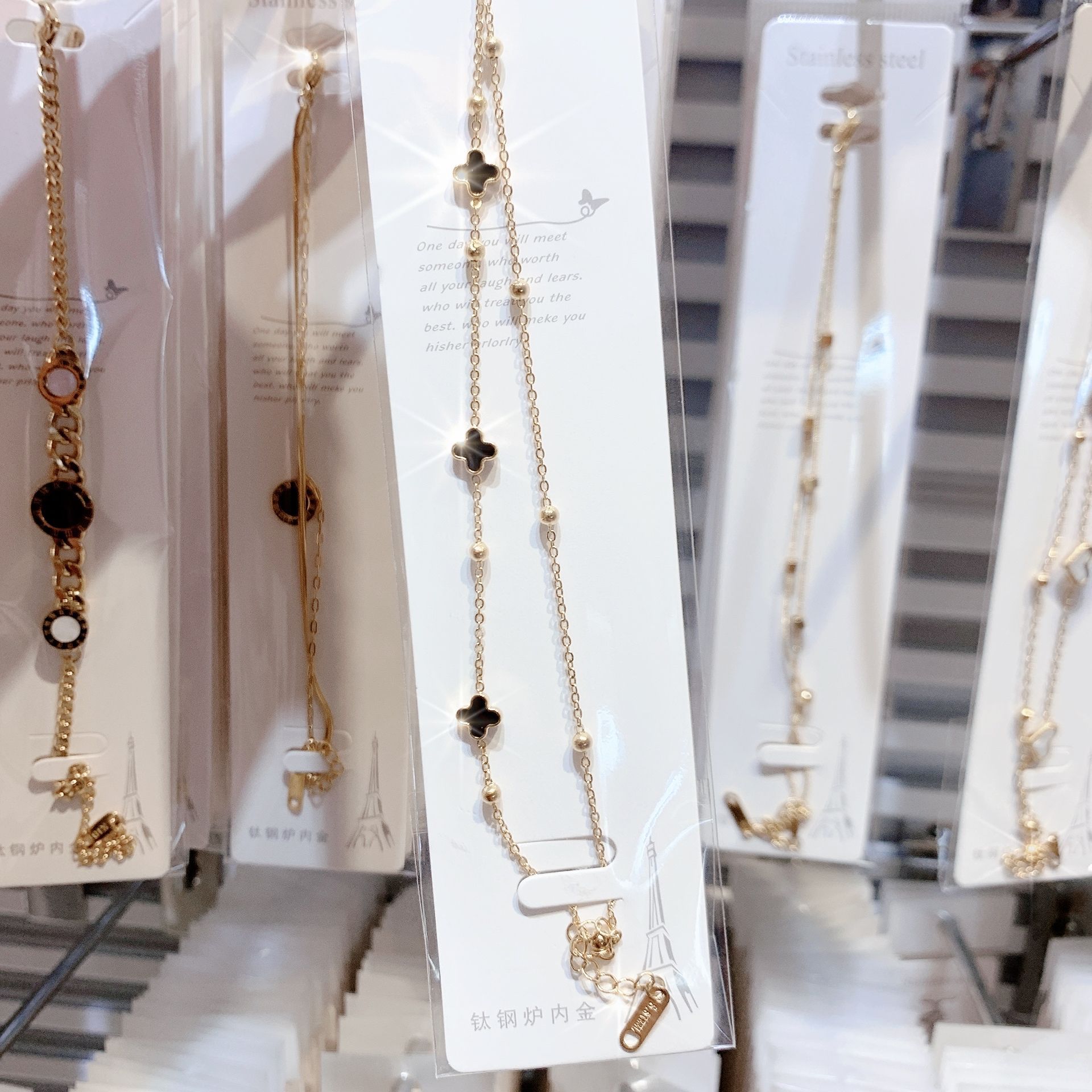 Браслет из титановой стали, Браслет с четырехлистным клевером.