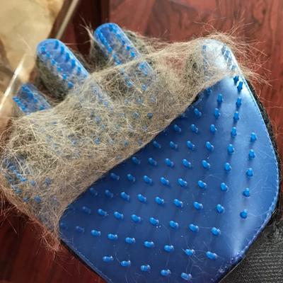 1PC Luvas de remoção de pelos de gato Borracha Pet Beleza Limpeza Grooming Massagem eficaz Pentes para cães Escova flutuante 6 cores