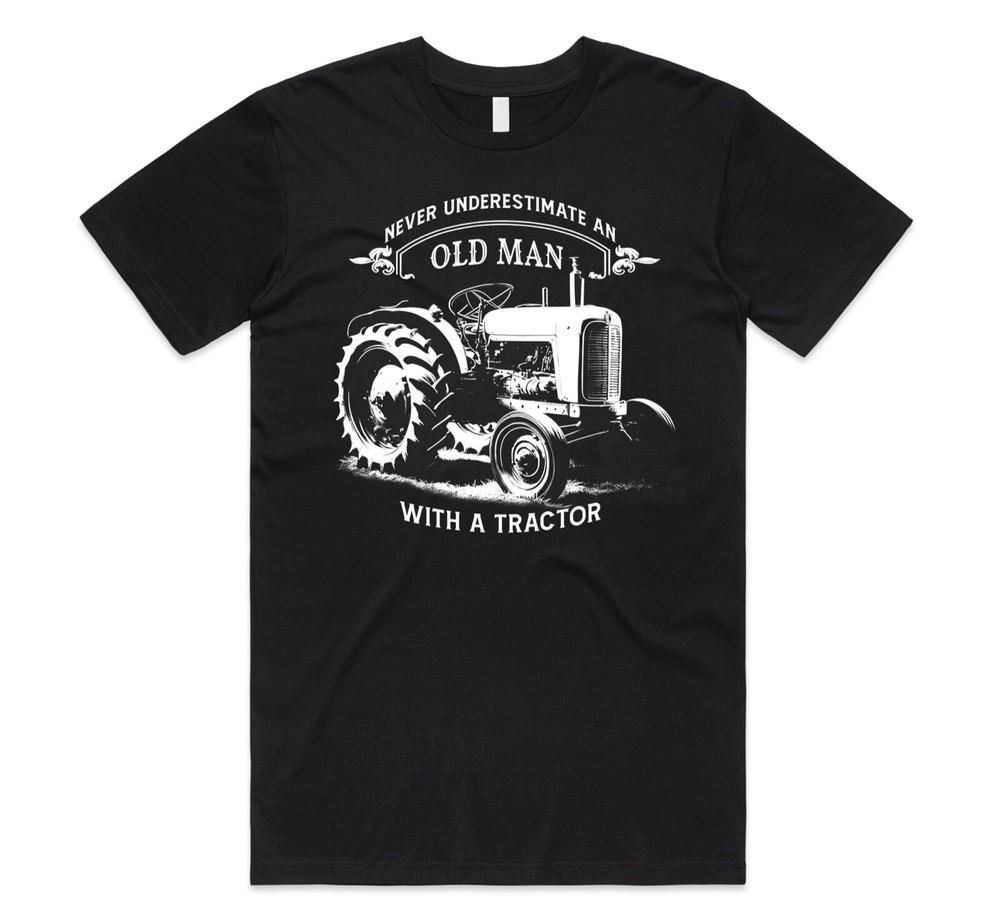 

Никогда не недооценивайте старика с трактором Футболка Топ Мужской Сельскохозяйственный Подарок 3XL